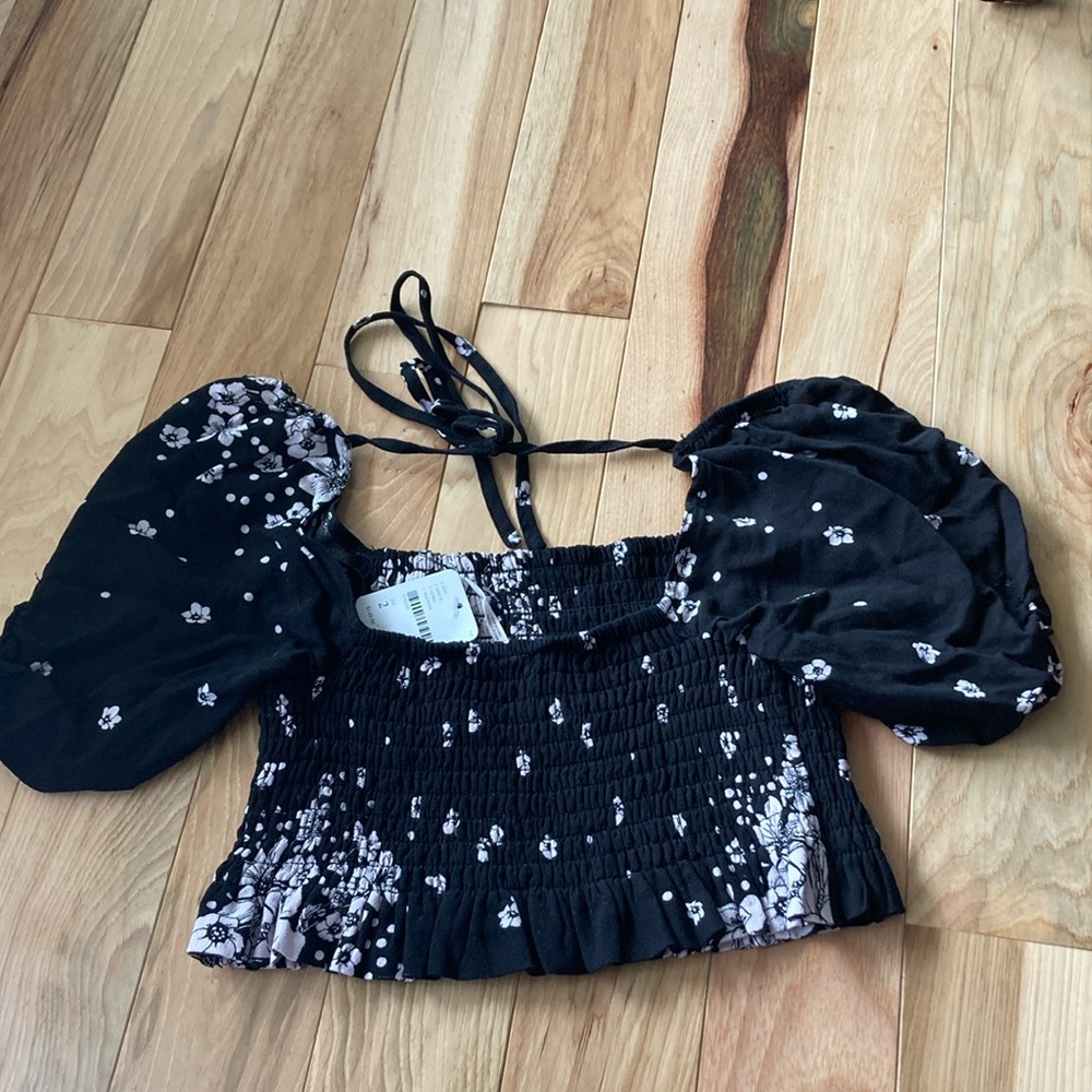 ⭐️NWT Free People Floral Black Loose Sleeve Tunic w/ Tie Back